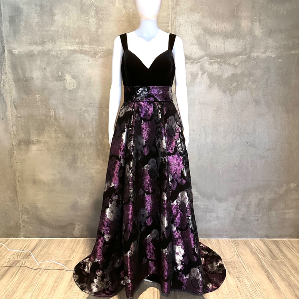 Jovani - Luxe Velvet & Brocade Evening Gown w/ Tailored bustle - Size 6